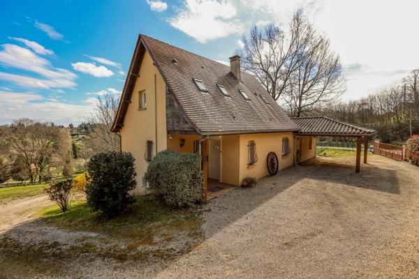 Spacieuse maison à Sarlat avec terrasse couverte, vue sur la campagne et annexe modulable