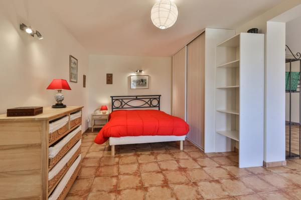 Spacieuse maison à Sarlat avec terrasse couverte, vue sur la campagne et annexe modulable