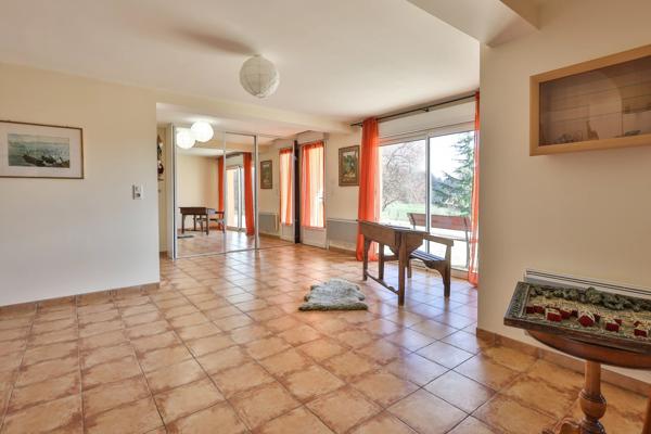 Spacieuse maison à Sarlat avec terrasse couverte, vue sur la campagne et annexe modulable