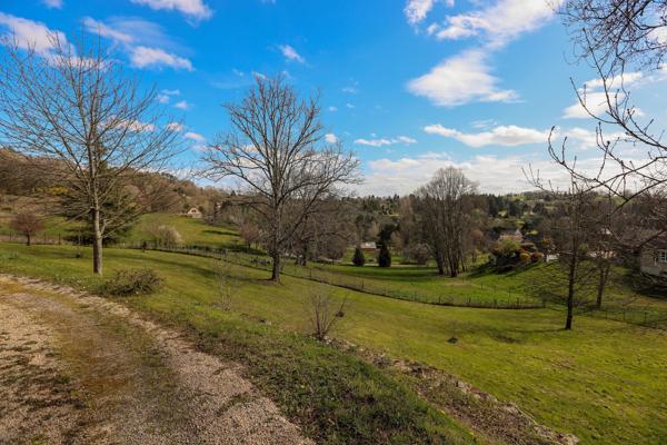 Spacieuse maison à Sarlat avec terrasse couverte, vue sur la campagne et annexe modulable