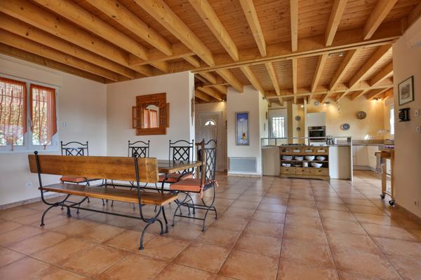 Spacieuse maison à Sarlat avec terrasse couverte, vue sur la campagne et annexe modulable
