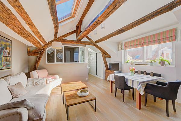 Appartement de charme, Trois pièces, Dernier étage, Coeur de Saint-Germain-en-Laye 550 000 € **  - Référence  18966