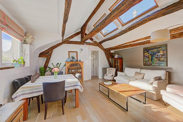 Appartement de charme, Trois pièces, Dernier étage, Coeur de Saint-Germain-en-Laye 550 000 € **  - Référence  18966