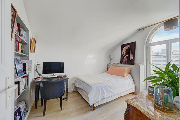 Appartement de charme, Trois pièces, Dernier étage, Coeur de Saint-Germain-en-Laye 550 000 € **  - Référence  18966