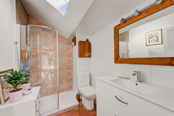 Appartement de charme, Trois pièces, Dernier étage, Coeur de Saint-Germain-en-Laye 550 000 € **  - Référence  18966