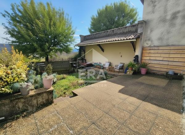 Maison au calme avec jardin et garage. Bien rare