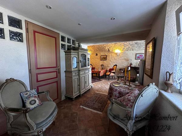EXCLU, proche FORCALQUIER, Belle MAISON DE VILLAGE de 126 m²  avec terrasses, jardin et cour