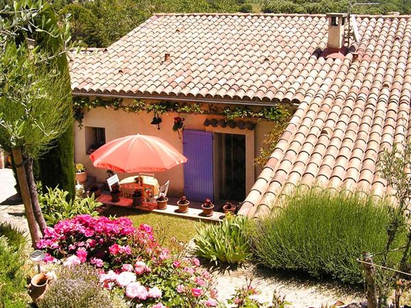 EXCLU, proche FORCALQUIER, Belle MAISON DE VILLAGE de 126 m²  avec terrasses, jardin et cour