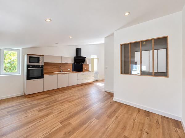 PORT LA NOUVELLE – SUPERBE APPARTEMENT ENTIÈREMENT RÉNOVÉ – 2 CHAMBRES – PLUS DE 88 M² – CLIMATISATION