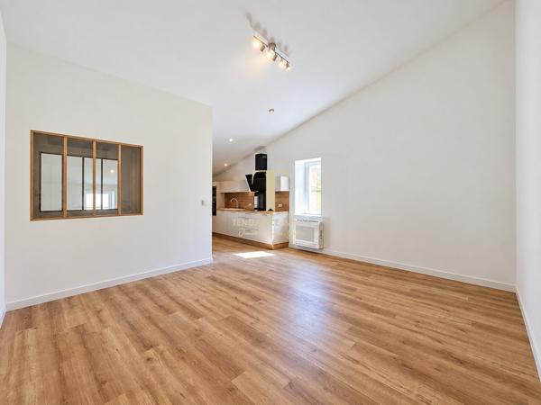 PORT LA NOUVELLE – SUPERBE APPARTEMENT ENTIÈREMENT RÉNOVÉ – 2 CHAMBRES – PLUS DE 88 M² – CLIMATISATION