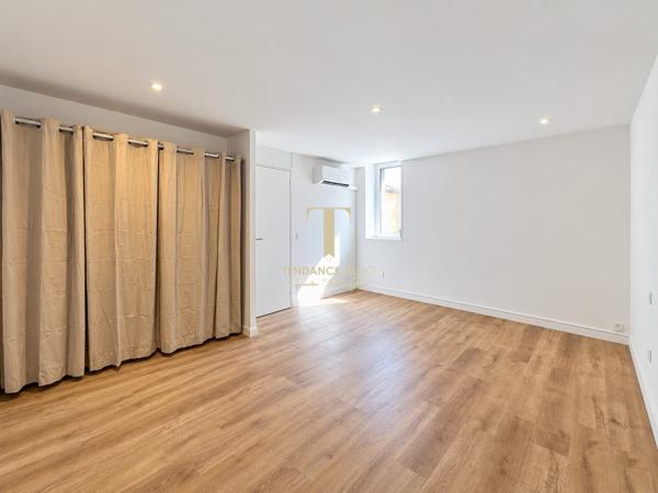 PORT LA NOUVELLE – SUPERBE APPARTEMENT ENTIÈREMENT RÉNOVÉ – 2 CHAMBRES – PLUS DE 88 M² – CLIMATISATION