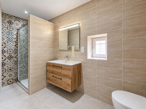 PORT LA NOUVELLE – SUPERBE APPARTEMENT ENTIÈREMENT RÉNOVÉ – 2 CHAMBRES – PLUS DE 88 M² – CLIMATISATION
