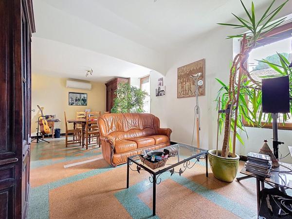 Appartement lumineux avec vue dégagée – Graissessac