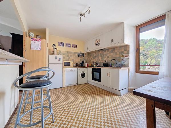 Appartement lumineux avec vue dégagée – Graissessac