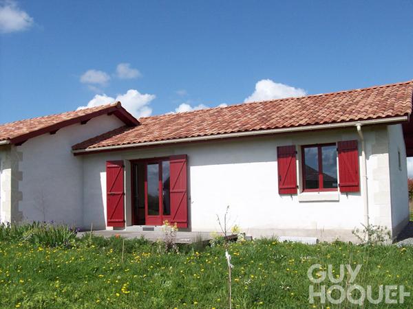 Maison de 2010 , grand terrain, grand garage et chalet indépendant