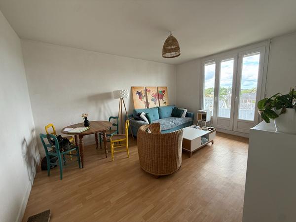 Location Appartement 2 pièces Saint-Cyr-sur-Loire avec balcon et parking