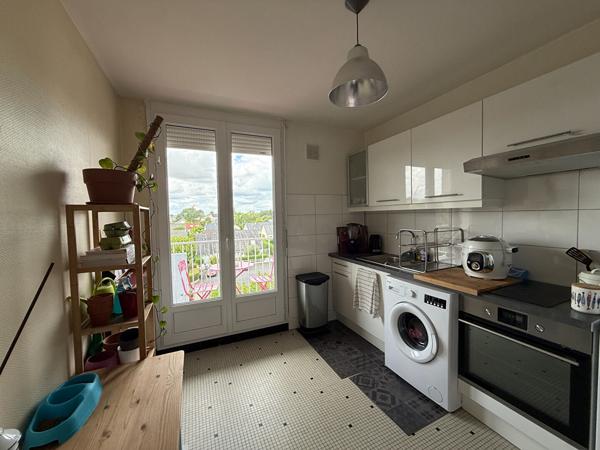 Location Appartement 2 pièces Saint-Cyr-sur-Loire avec balcon et parking