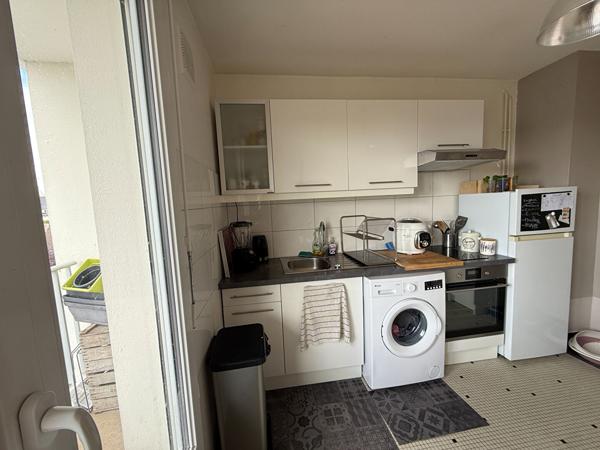 Location Appartement 2 pièces Saint-Cyr-sur-Loire avec balcon et parking