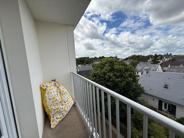 Location Appartement 2 pièces Saint-Cyr-sur-Loire avec balcon et parking