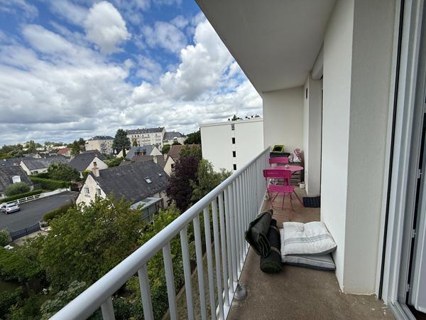 Location Appartement 2 pièces Saint-Cyr-sur-Loire avec balcon et parking