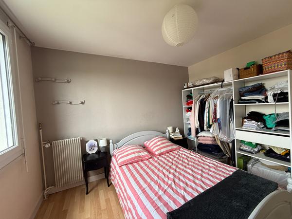 Location Appartement 2 pièces Saint-Cyr-sur-Loire avec balcon et parking