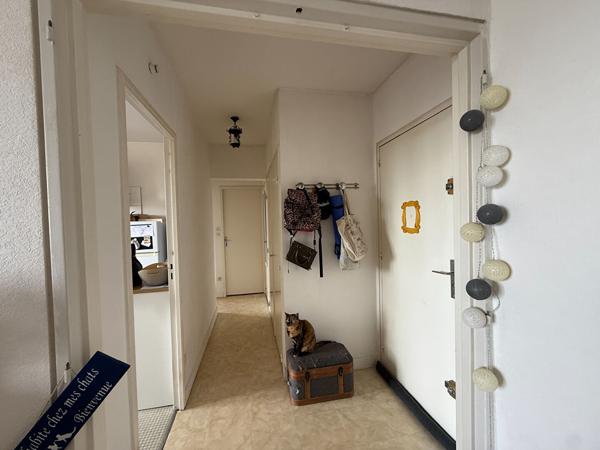 Location Appartement 2 pièces Saint-Cyr-sur-Loire avec balcon et parking