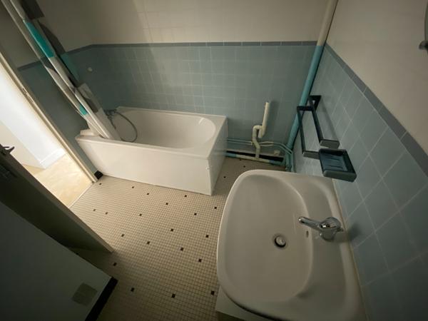 Location Appartement 2 pièces Saint-Cyr-sur-Loire avec balcon et parking
