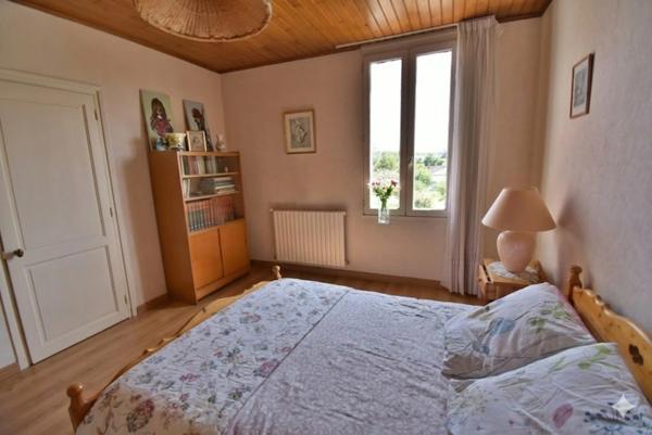 Maison à vendre 6 pièces ANGOULEME (16) maison 3 chambres + Studio et piscine sur terrain de 1150 m2