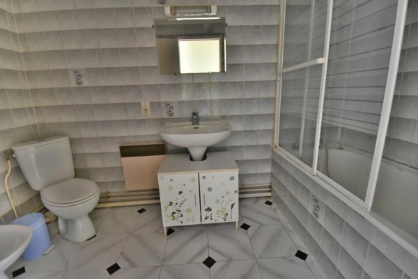 Maison à vendre 6 pièces ANGOULEME (16) maison 3 chambres + Studio et piscine sur terrain de 1150 m2
