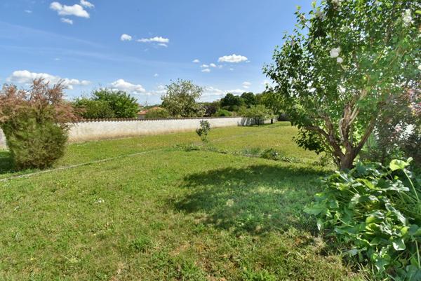 Maison à vendre 6 pièces ANGOULEME (16) maison 3 chambres + Studio et piscine sur terrain de 1150 m2