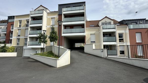 Corbeil-Essonnes (91100) Beau 4 pièces familial de 83 m² (103 m² au sol) avec balcons et 2 place de parkings !