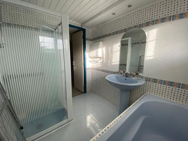 Maison Echillais 190m2 5 chambres, garage, jardin.