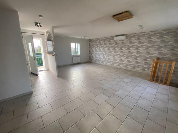 Maison Echillais 190m2 5 chambres, garage, jardin.