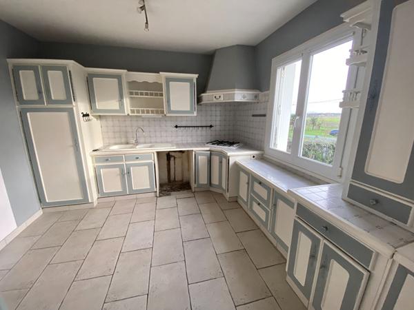 Maison Echillais 190m2 5 chambres, garage, jardin.