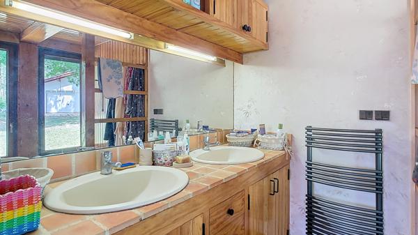 A vendre Maison Landaise de Prestige à Reaup Lisse avec piscine couverte et parc boisé