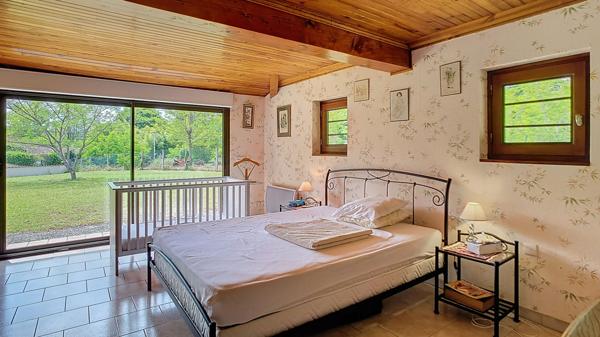 A vendre Maison Landaise de Prestige à Reaup Lisse avec piscine couverte et parc boisé