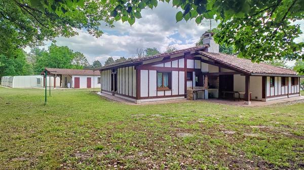 A vendre Maison Landaise de Prestige à Reaup Lisse avec piscine couverte et parc boisé