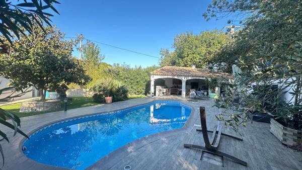 Une belle maison maçonnée familiale avec piscine