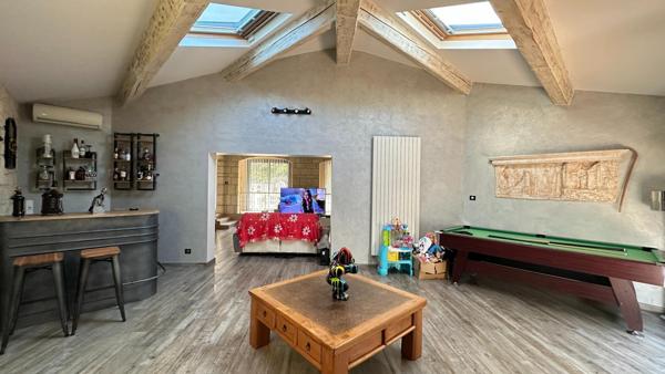 Une belle maison maçonnée familiale avec piscine