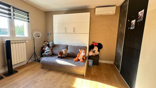 Une belle maison maçonnée familiale avec piscine