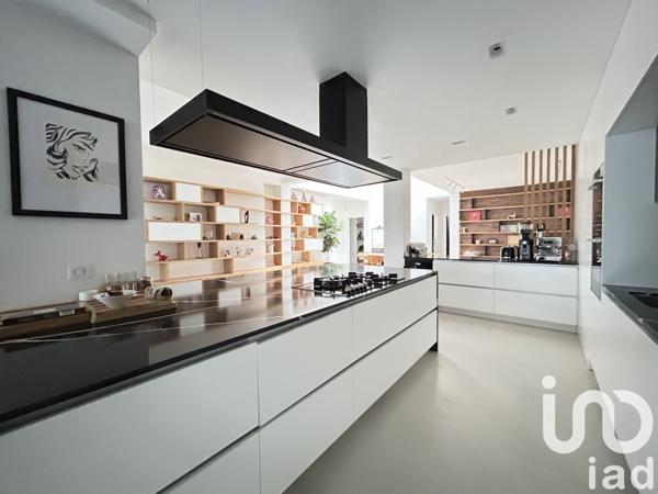 Appartement 5 pièces de 212 m² à Paris (75020)