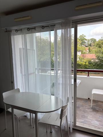 À Vendre – Studio meublé à Cambo-les-Bains 64 (20 m² + loggia 5 m²)