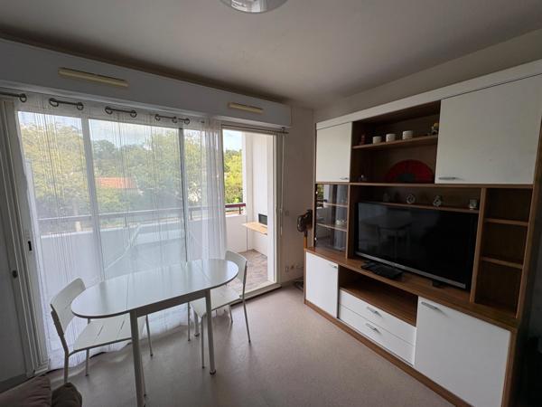 À Vendre – Studio meublé à Cambo-les-Bains 64 (20 m² + loggia 5 m²)
