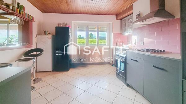 Maison avec un logement libre et un autre loué.