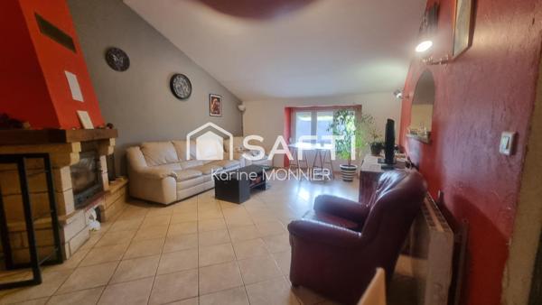 Maison avec un logement libre et un autre loué.