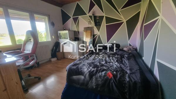 Maison avec un logement libre et un autre loué.