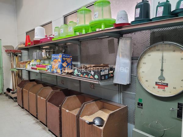 Local commercial de 359,99 m²