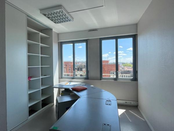 Bureau 22 pièces - 421 m²