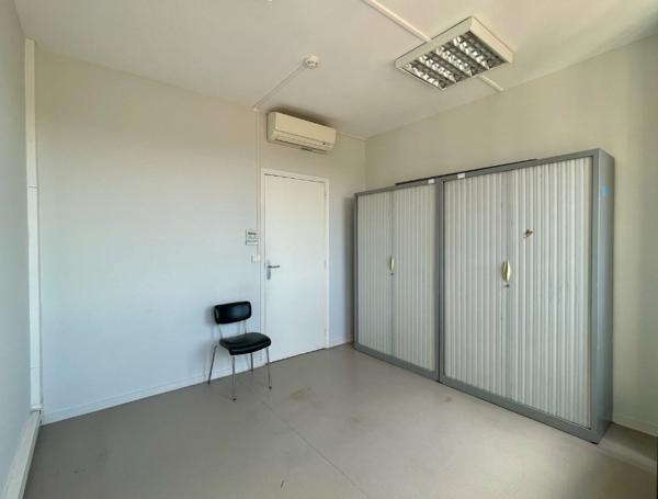 Bureau 22 pièces - 421 m²