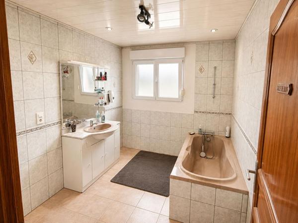 Maison Frahier Et Chatebier 6 pièce(s) 156 m2 - terrain 26 ares